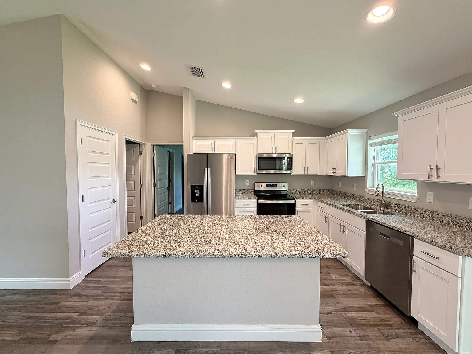 3 bed, 1453 sqft, $1,895 — Photo 4