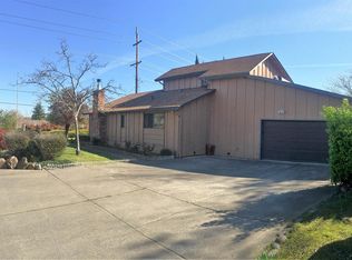 2014 E McAndrews Rd, Medford, OR 97504