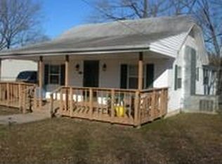 208 E 8th St, Pineville, MO 64856