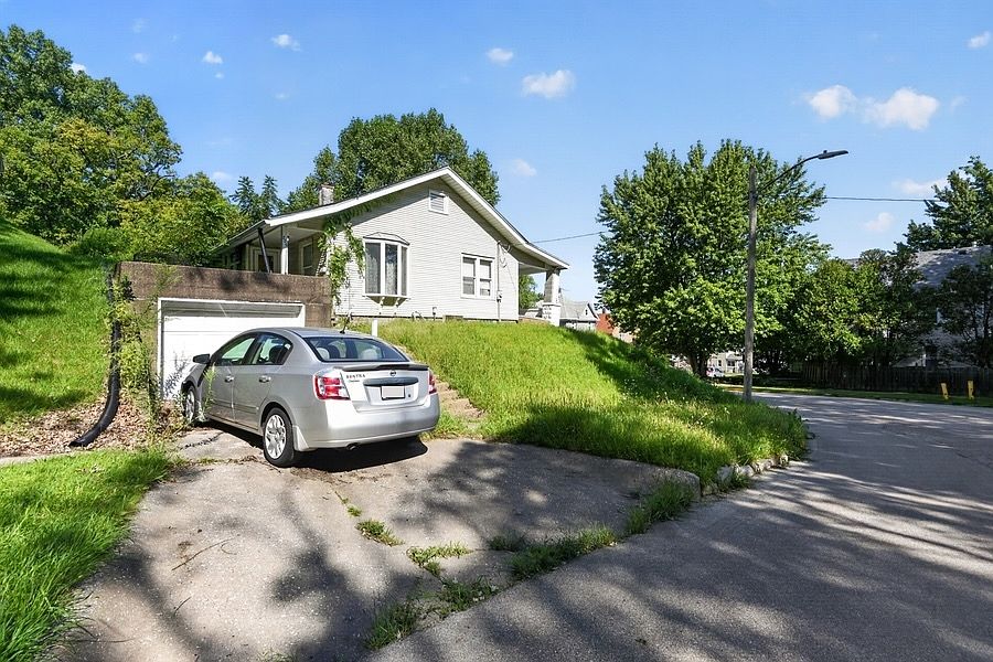 1st image of 206 8th St