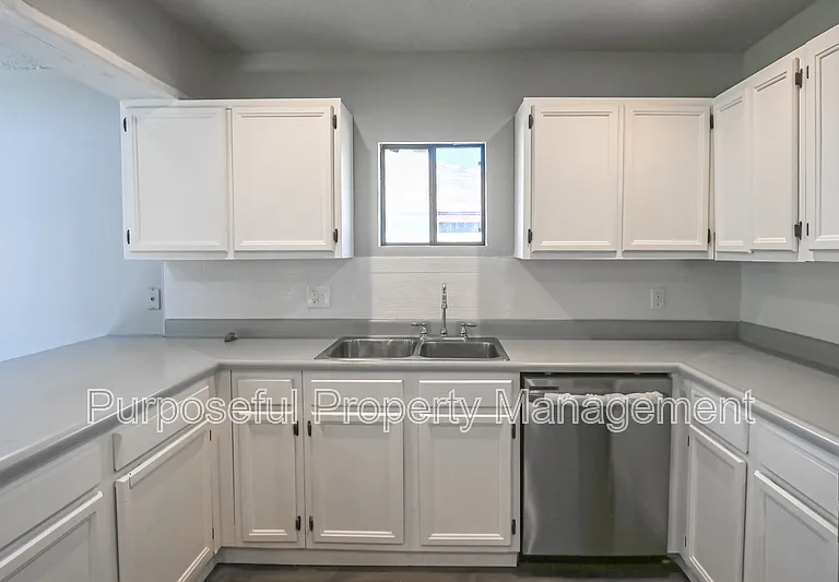 8224 NW 87th St — Photo 17