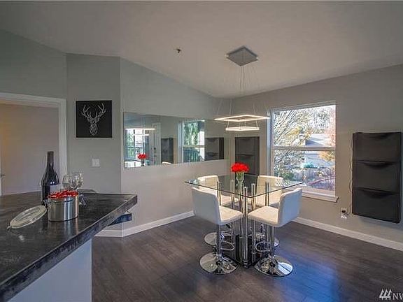 4th image of 2210 Tolmie Ave