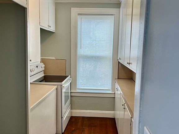 2nd image of 88 Weston St #1