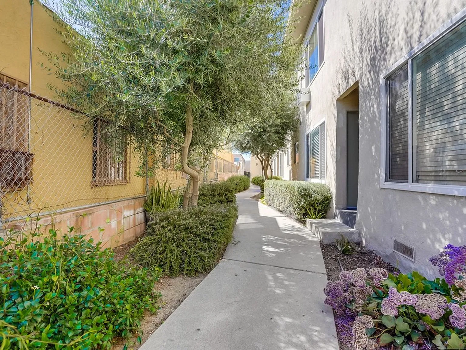 Gated, MidCentury MultiFamily Property near Metro Access and Victoria Park — Photo 4