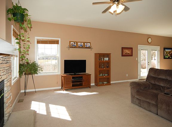 4th image of 1207 Fox Hollow Ct