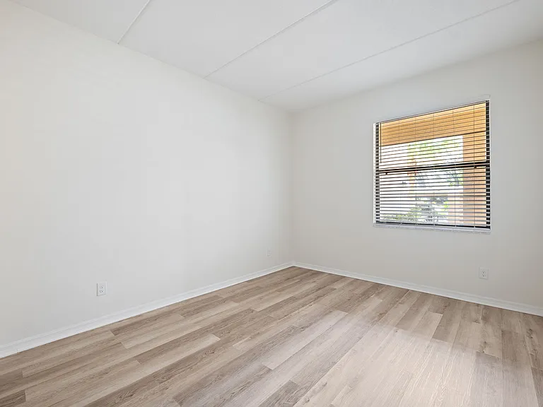 121 Lindsay Ln — Photo 20