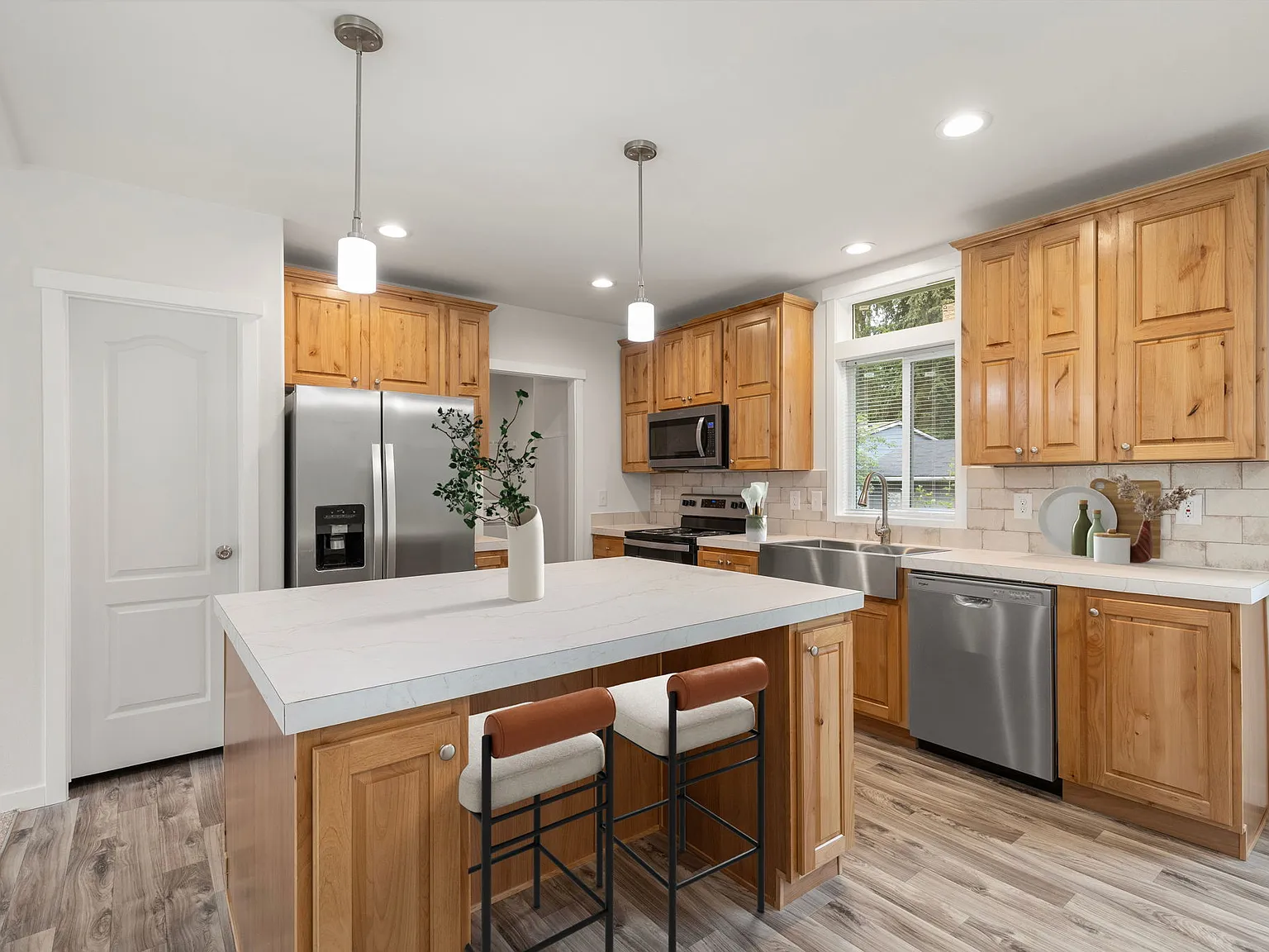 3 bed, 1600 sqft, $2,550 — Photo 4