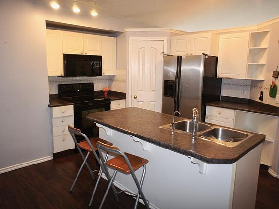 3rd image of 4136 37th Ave NW