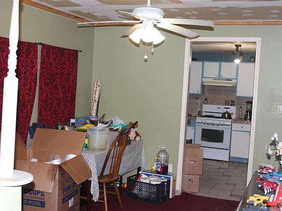 3rd image of 920 E Hillsboro St