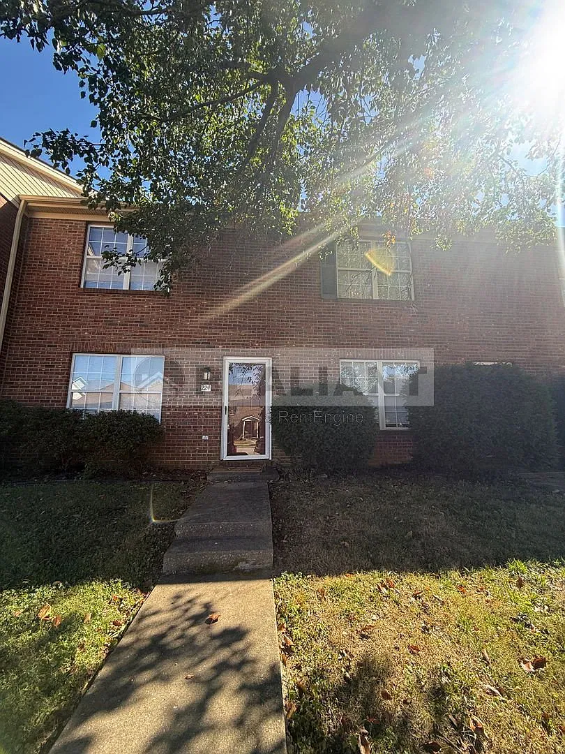 2 bed, 2.5 bath, 1080 sqft, $1,295 — Photo 1