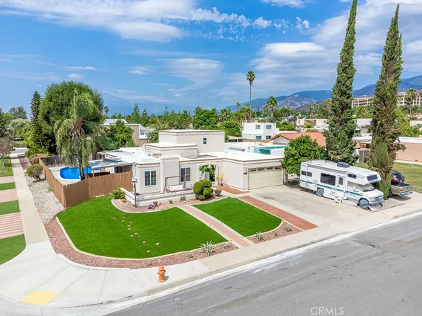 2882 N Pinon Ct, Highland, CA 92346