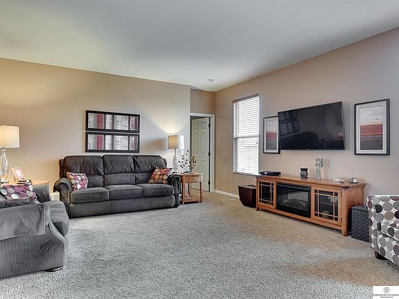 4th image of 20868 Honeysuckle Dr