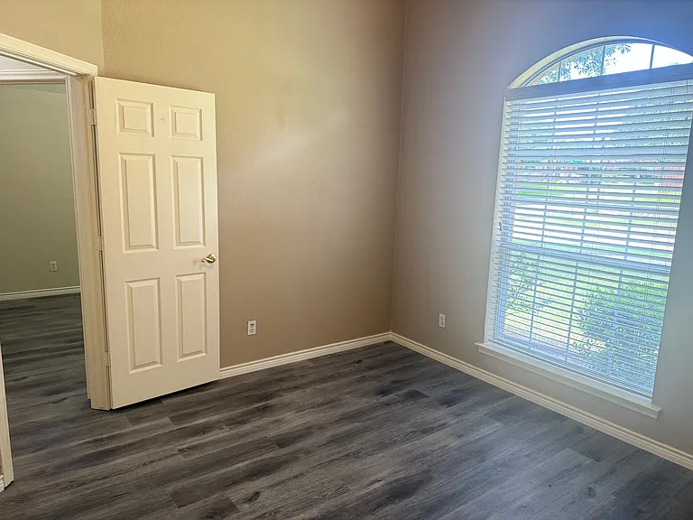 9200 Fairwood Ct — Photo 25