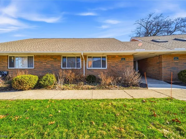 21896 River Oaks Dr #C1, Rocky River, OH 44116