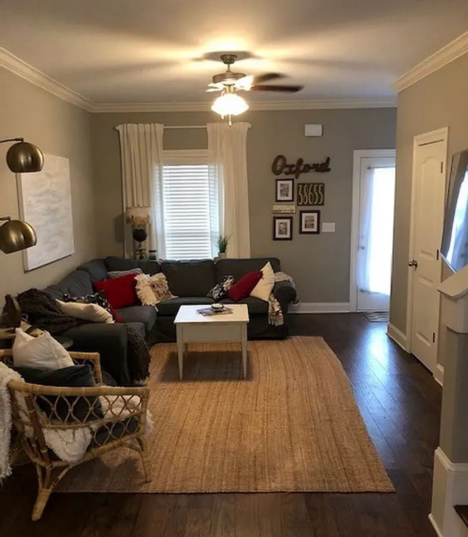 4 bed/4.5 Bath — Photo 2
