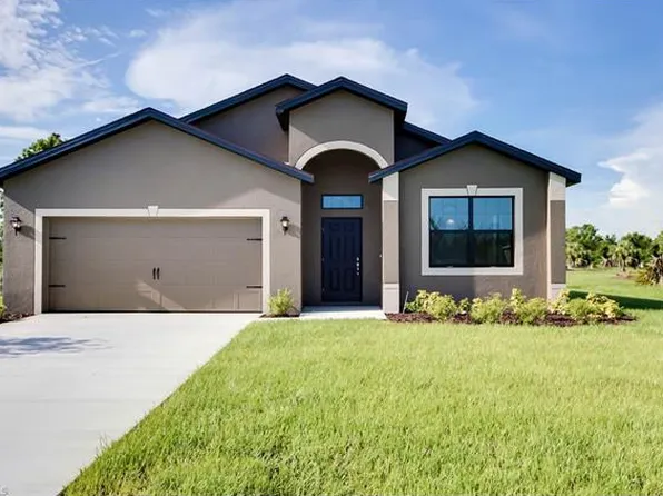 1114 Trafalgar Pkwy, Cape Coral, FL 33991