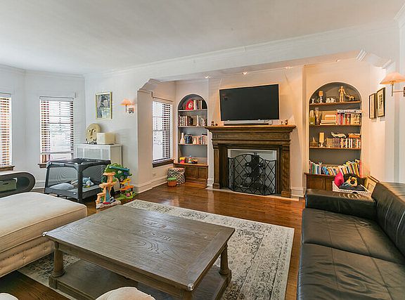4th image of 1718 W Estes Ave APT 1W