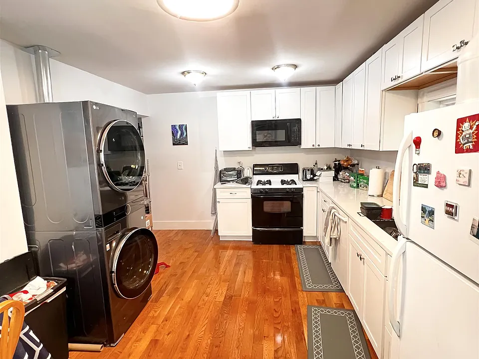 35 Charnwood Rd #1