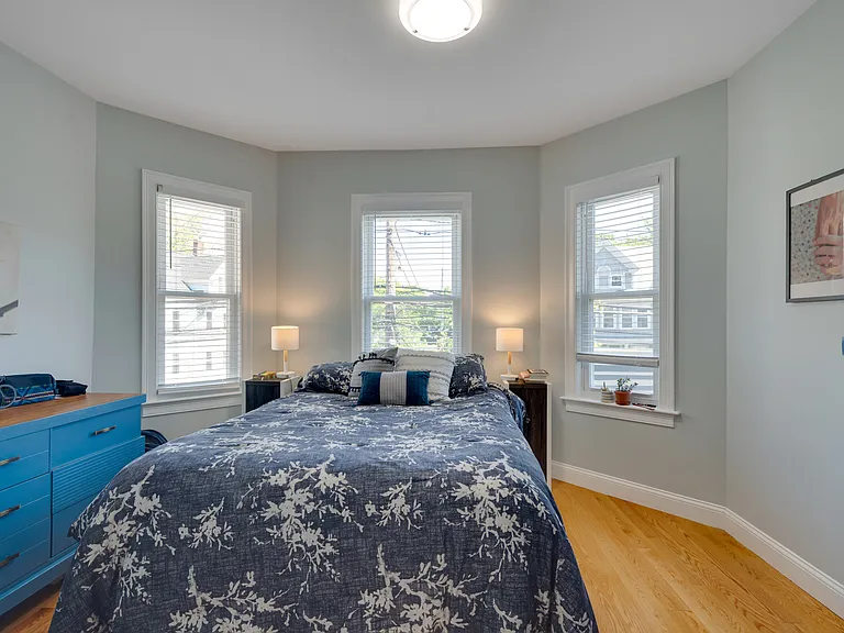 Large bedrooms with bay windows