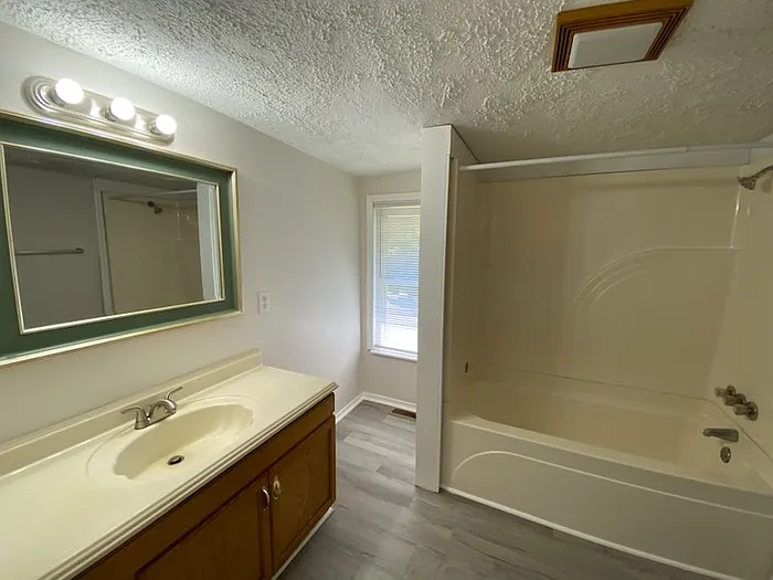 328 Falls Rd — Photo 13