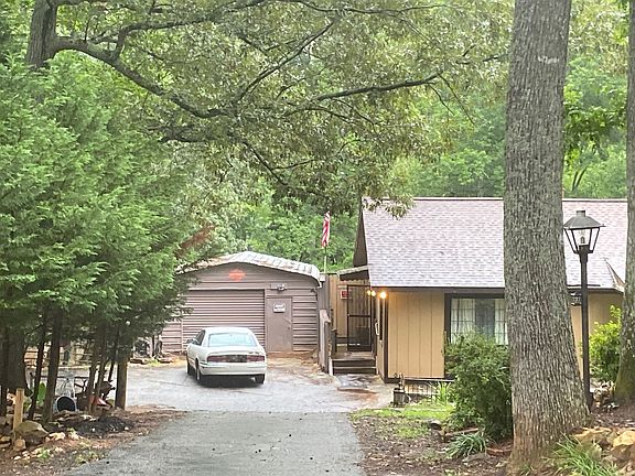 2nd image of 114 Carlton St