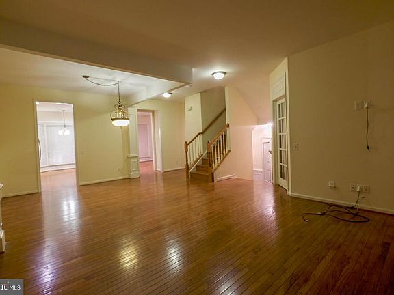 2nd image of 4061 Oak Village Lndg