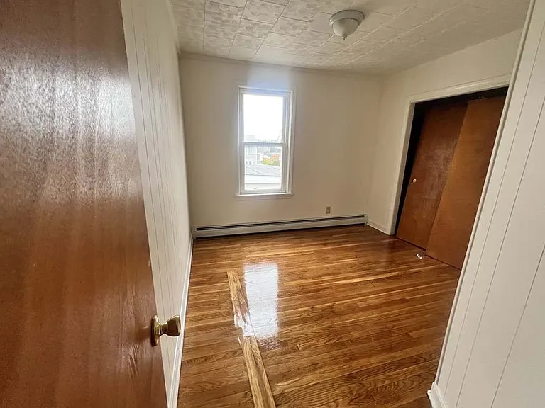 212 Brightman St #3 — Photo 6