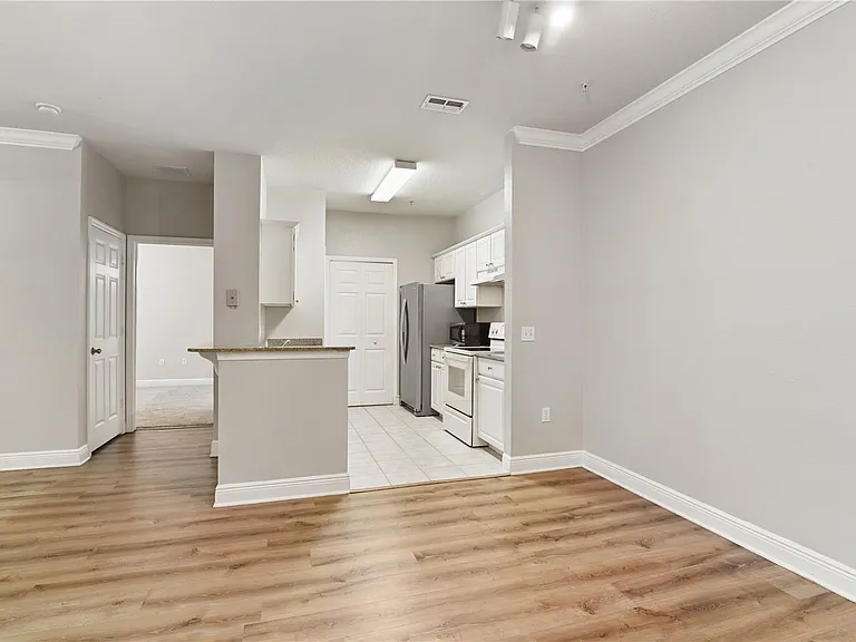 130 Southern Pecan Cir #102 — Photo 7