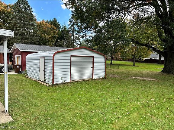 3rd image of 1933 Fairview Ct