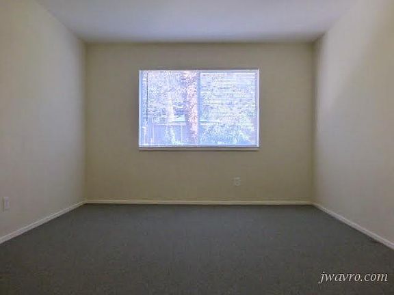 3rd image of 1519 Oak St APT 4