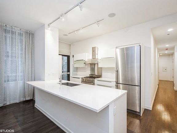 4th image of 6 N Michigan Ave Unit 511