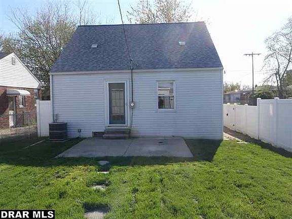 4th image of 3460 14th St