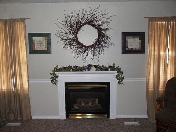 Gas fireplace w/mantle