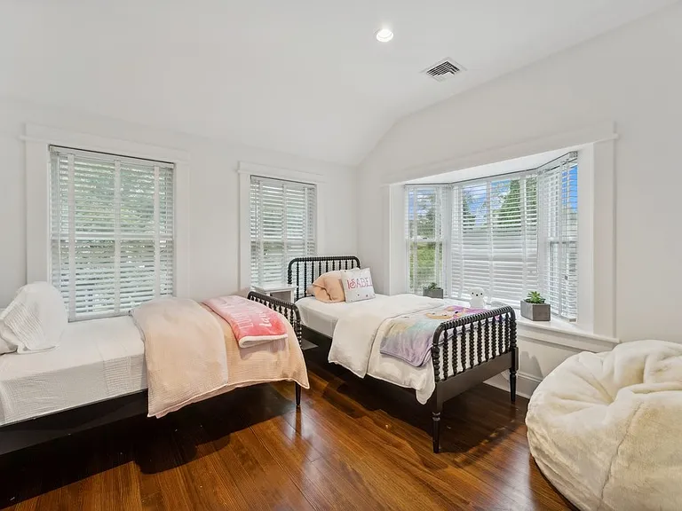 158 Halsey St — Photo 22