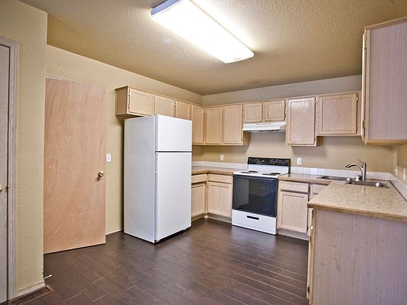 4th image of 2484 N Brophy Cir