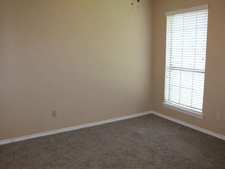 4037 Leon Dr — Photo 16