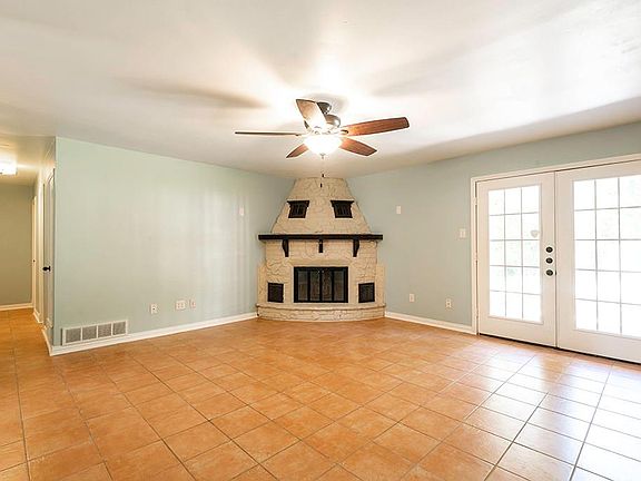 5th image of 1615 Lakeview Cir