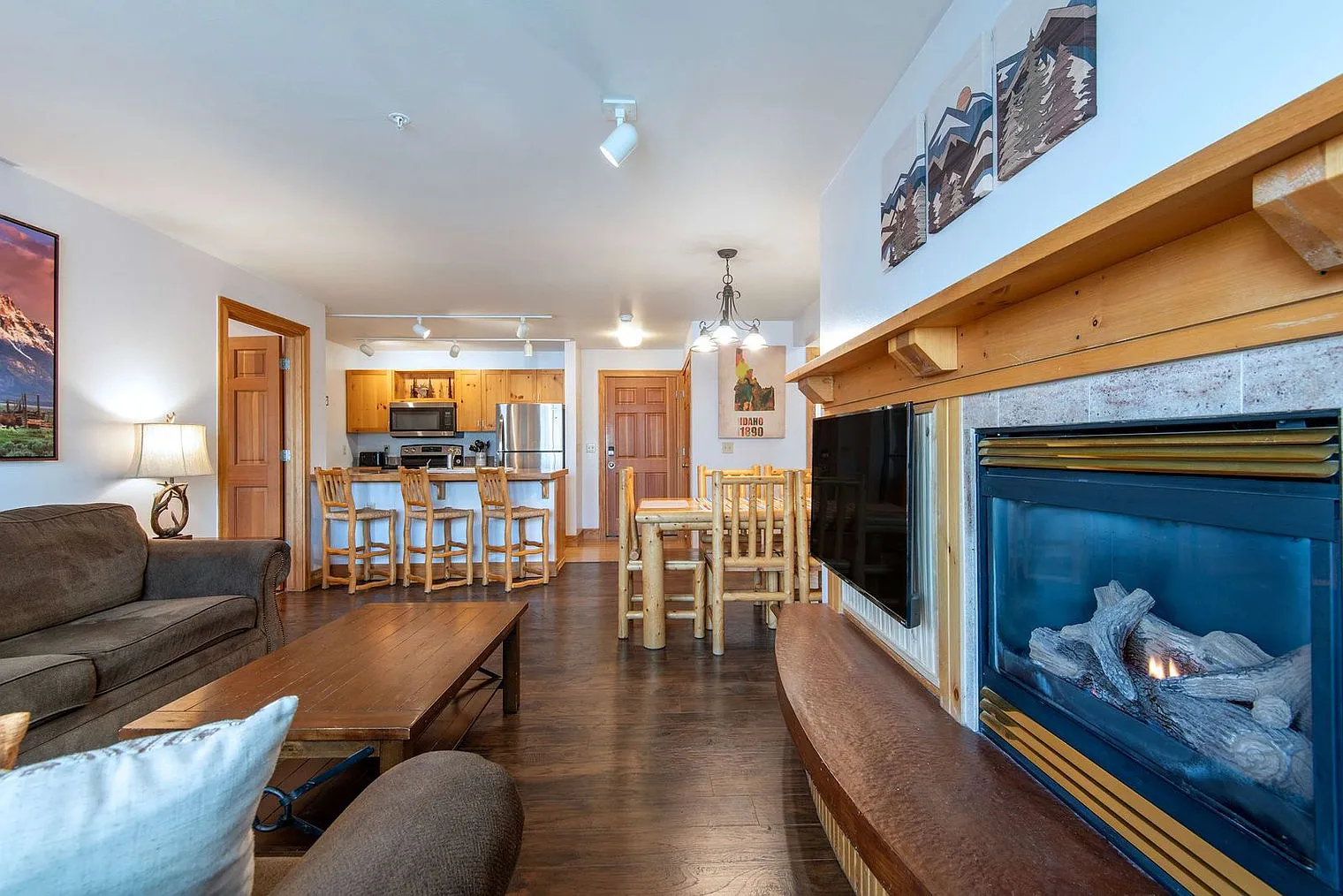 2 bed, 2.0 bath, $3,842 — Photo 3