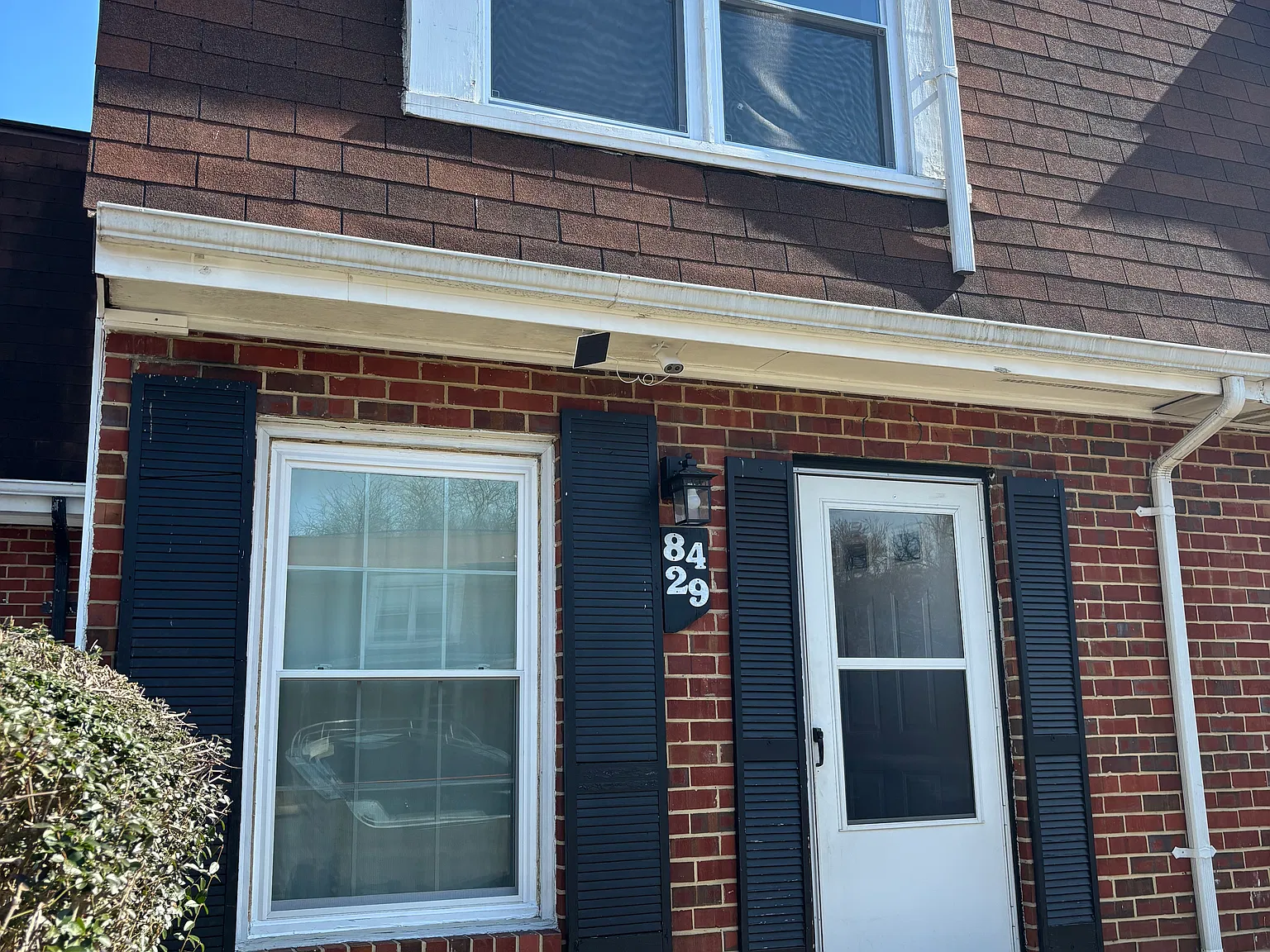 8429 Pioneer Dr — Photo 2