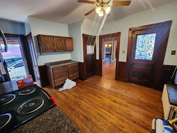 4th image of 132 South St