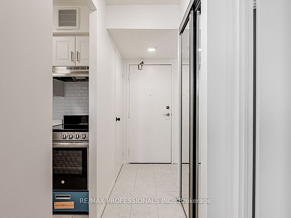 3rd image of 633 Bay St #502
