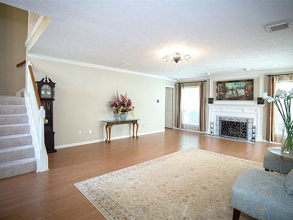 3rd image of 4415 Knightsbridge Blvd