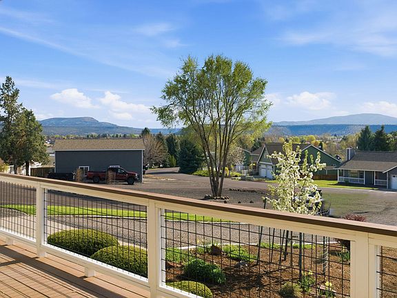 3rd image of 3082 NE Yellowpine Rd