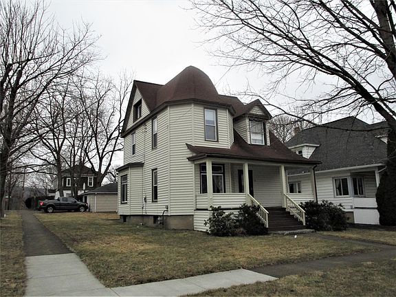 2nd image of 13 Roosevelt Ave