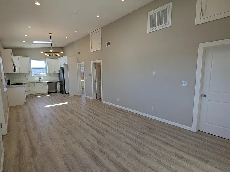 616 Tamarack Ln — Photo 8