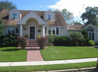 2352 Hamilton Ave, Bellmore, NY 11710