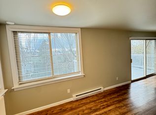 701 N 38th St APT 4, Seattle, WA 98103