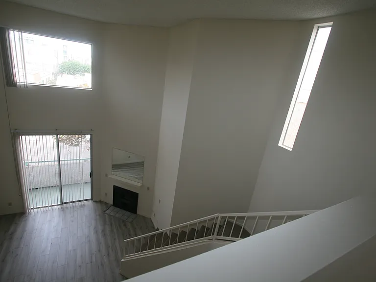 3637 Clarington Ave #202 — Photo 56