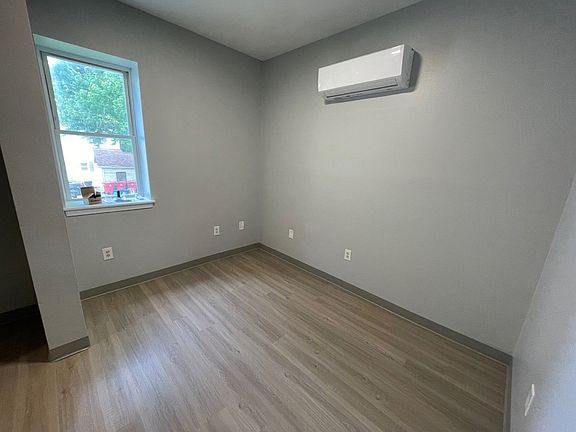 4th image of 900 North St #8
