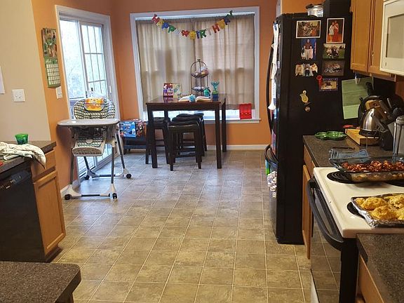 KITCHEN/NOOK